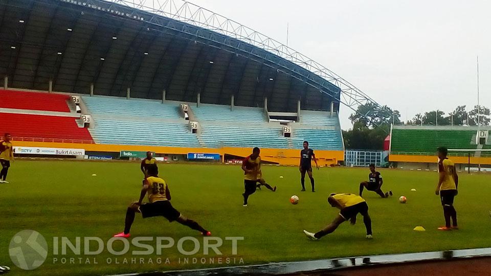 Para pemain Sriwijaya FC dalam sebuah sesi latihan. - INDOSPORT